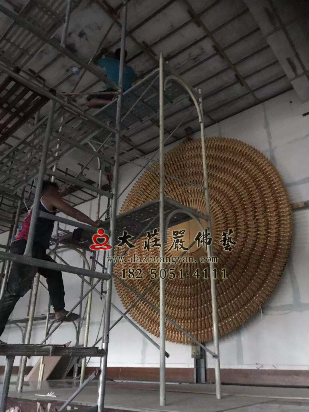 澎湖馬公市潮音寺銅雕千手觀音千手背光上台吊裝到位